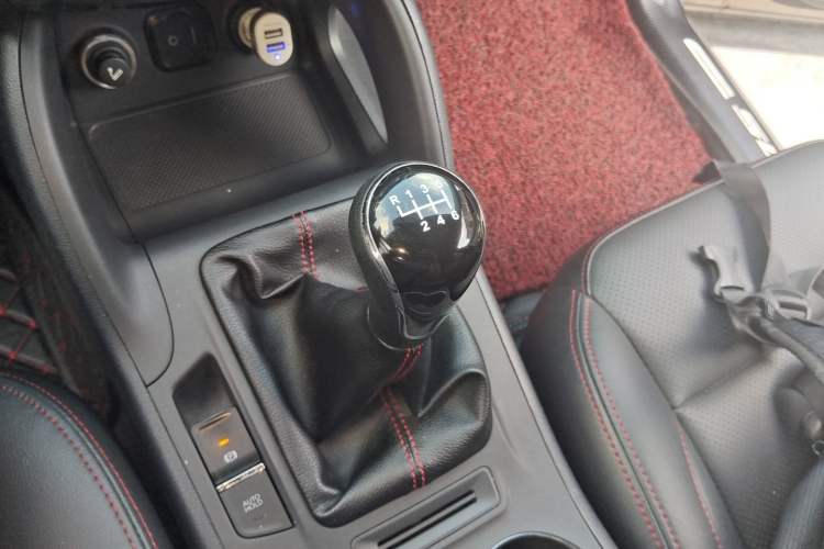 Used CHANGAN CS75 2016 2.0L Manual Luxury Version China IV Standard Gear Lever
