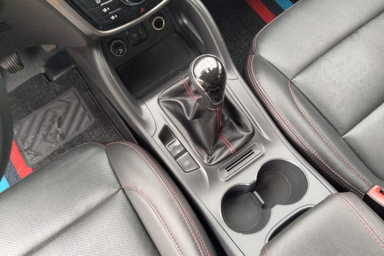 Used CHANGAN CS75 2016 2.0L Manual Luxury Version China IV Standard Gear Lever