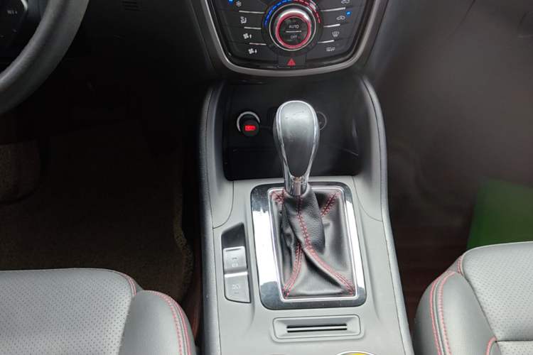 Used CHANGAN CS75 2016 1.8T Automatic Elite Model China IV Standard Gear Lever