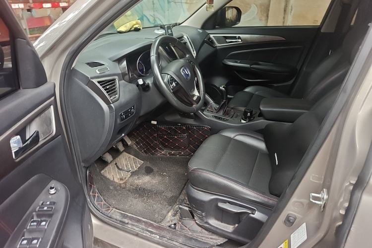 Used CHANGAN CS75 2016 2.0L Manual Luxury Version China V Standard Interior 3