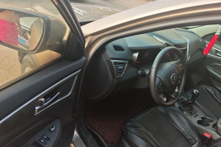 Used CHANGAN CS75 2016 2.0L Manual Luxury Version China V Standard Interior 3