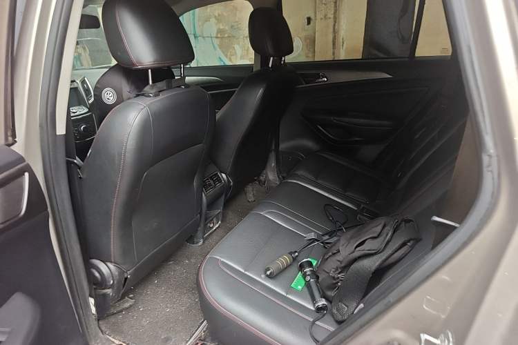 Used CHANGAN CS75 2016 2.0L Manual Luxury Version China V Standard Interior 4