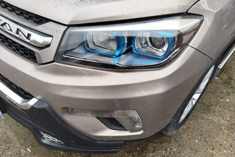 Used CHANGAN CS75 2016 2.0L Manual Luxury Version China IV Standard Left Front Headlight