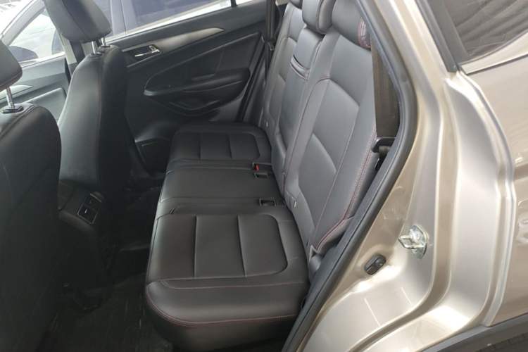 Used CHANGAN CS75 2016 2.0L Manual Luxury Version China IV Standard Left Rear Seat
