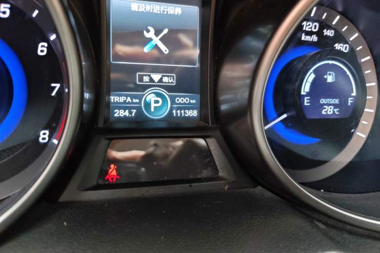 Used CHANGAN CS75 2016 1.8T Automatic Elite Model China V Standard Odometer Close Up