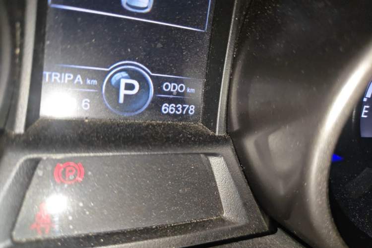 Used CHANGAN CS75 2016 1.8T Automatic Elite Model China V Standard Odometer Close Up