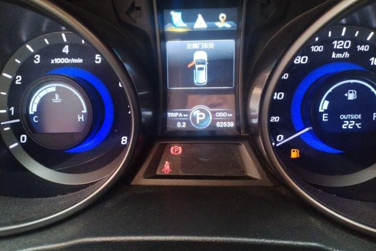 Used CHANGAN CS75 2016 1.8T Automatic Elite Model China IV Standard Odometer Close Up
