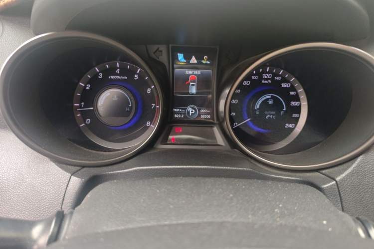 Used CHANGAN CS75 2016 1.8T Automatic Elite Model China V Standard Odometer Close Up