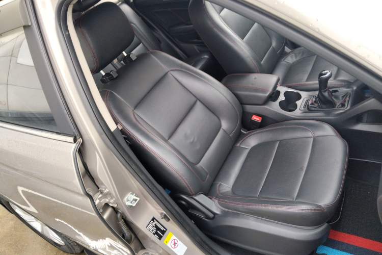 Used CHANGAN CS75 2016 2.0L Manual Luxury Version China IV Standard Right Front Seat