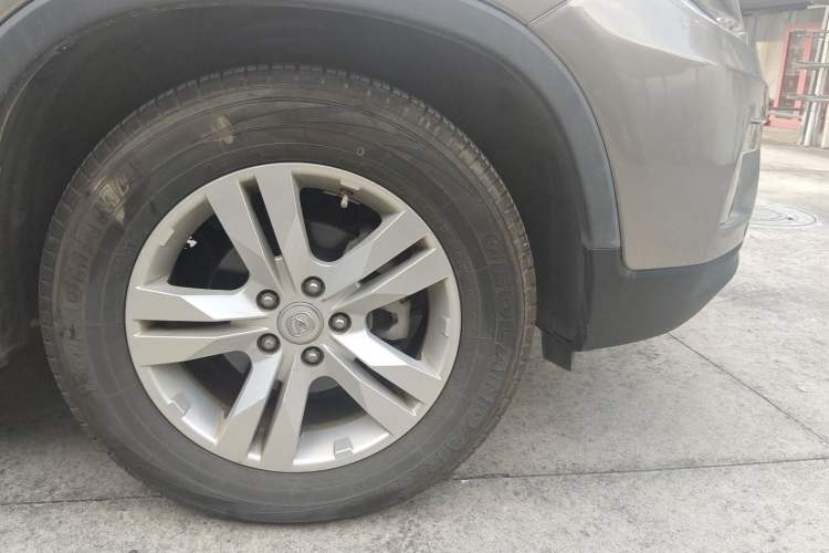Used CHANGAN CS75 2016 2.0L Manual Luxury Version China IV Standard Right Front Wheel Hub