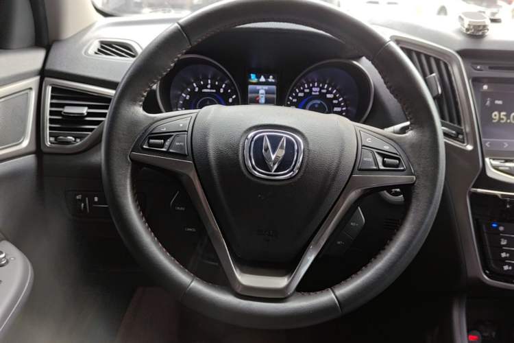 Used CHANGAN CS75 2016 1.8T Automatic Elite Model China IV Standard Steering Wheel