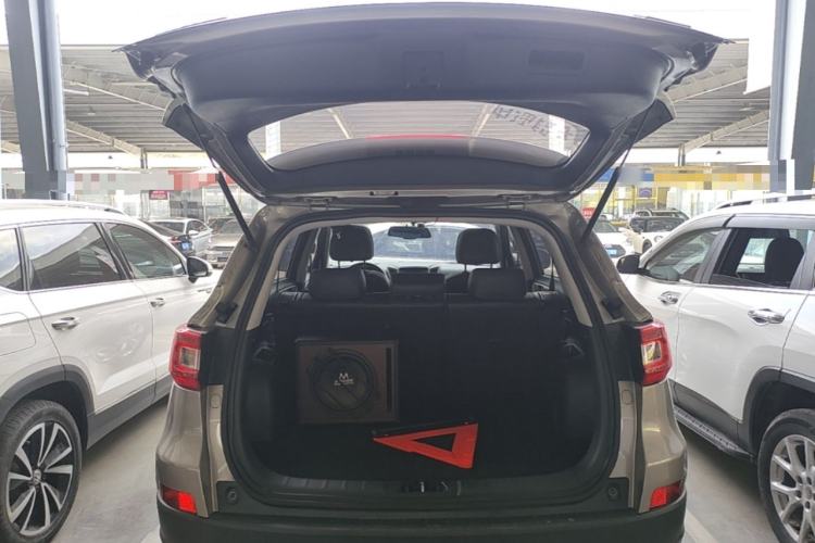 Used CHANGAN CS75 2016 2.0L Manual Luxury Version China IV Standard Trunk