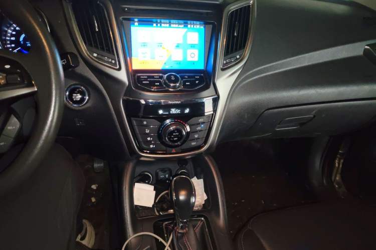 Used CHANGAN CS75 2016 1.8T Automatic Elite Model China V Standard Audio And AC Panel