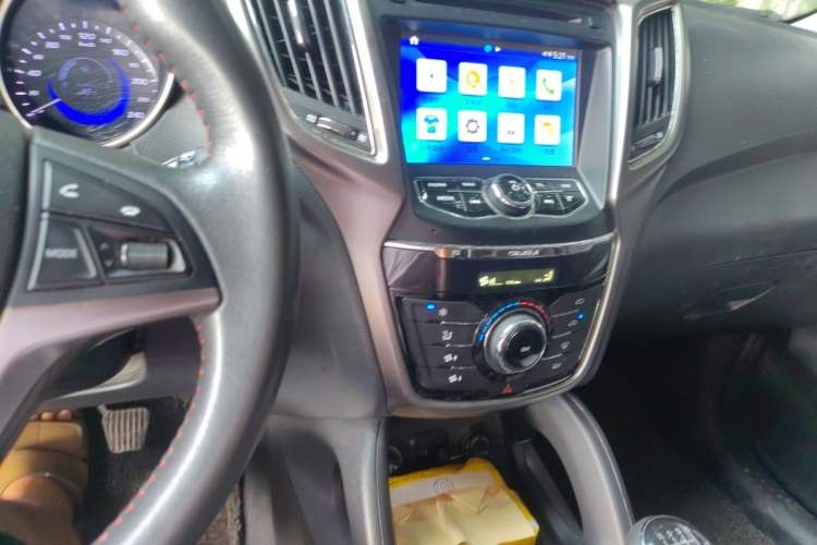 Used CHANGAN CS75 2016 2.0L Manual Luxury Version China V Standard Audio And AC Panel