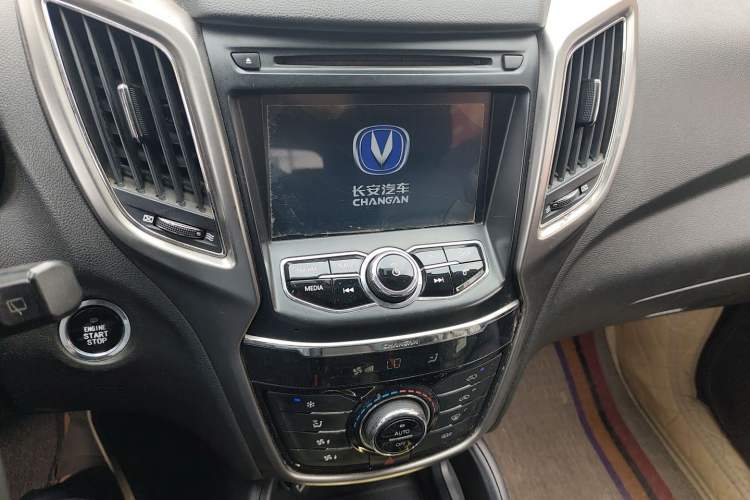 Used CHANGAN CS75 2016 1.8T Automatic Elite Model China V Standard Audio And AC Panel