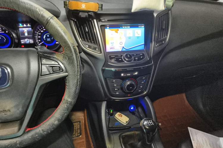 Used CHANGAN CS75 2016 2.0L Manual Luxury Version China V Standard Audio And AC Panel