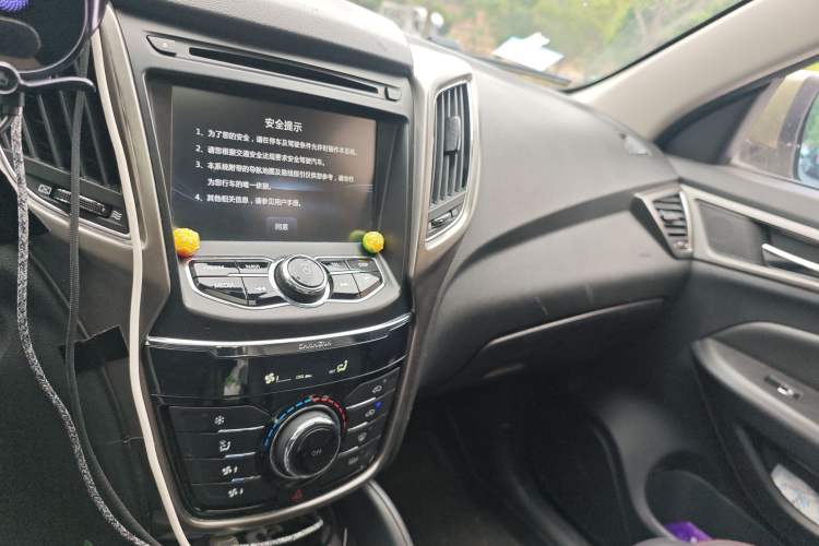 Used CHANGAN CS75 2016 2.0L Manual Luxury Version China V Standard Audio And AC Panel