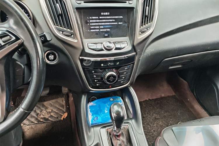 Used CHANGAN CS75 2016 1.8T Automatic Elite Model China IV Standard Audio And AC Panel