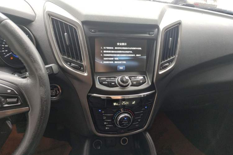 Used CHANGAN CS75 2016 1.8T Automatic Prestige Model China V Standard Audio And AC Panel