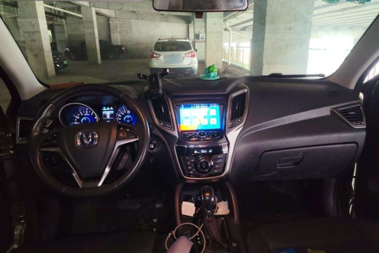 Used CHANGAN CS75 2016 1.8T Automatic Elite Model China V Standard Center Console