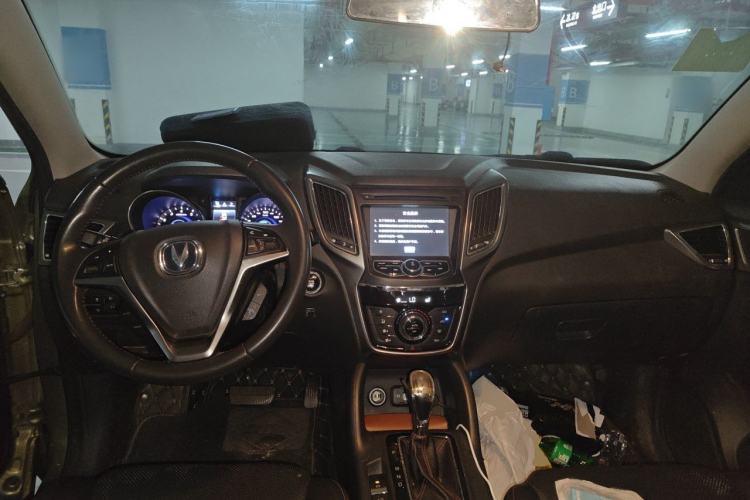 Used CHANGAN CS75 2016 1.8T Automatic Elite Model China IV Standard Center Console