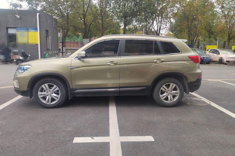 Used CHANGAN CS75 2016 1.8T Automatic Elite Model China IV Standard Exterior 3