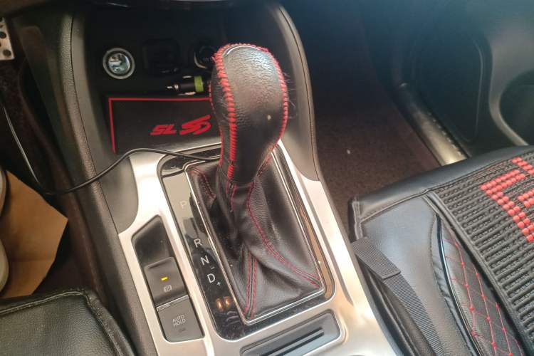 Used CHANGAN CS75 2016 1.8T Automatic Elite Model China IV Standard Gear Lever