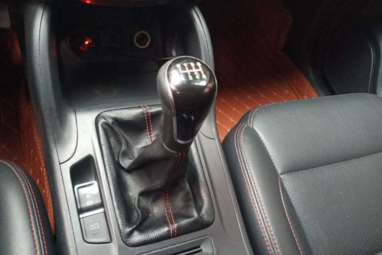 Used CHANGAN CS75 2016 2.0L Manual Luxury Version China IV Standard Gear Lever