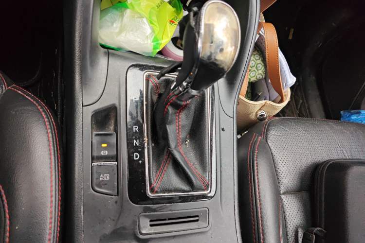 Used CHANGAN CS75 2016 1.8T Automatic Elite Model China IV Standard Gear Lever