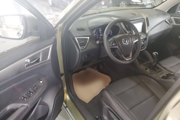 Used CHANGAN CS75 2016 1.5T Manual FENGSHANG Model Interior 2
