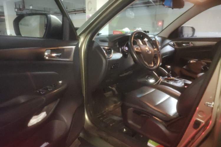 Used CHANGAN CS75 2016 1.8T Automatic Elite Model China V Standard Interior 3