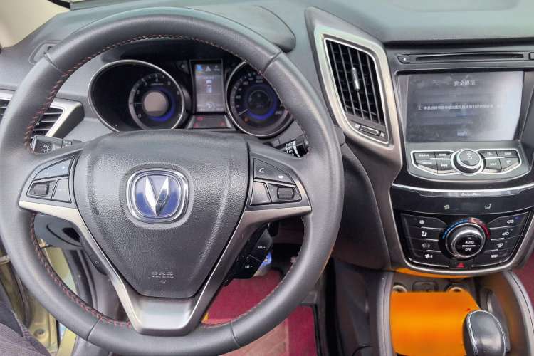 Used CHANGAN CS75 2016 1.8T Automatic Elite Model China IV Standard Interior 3