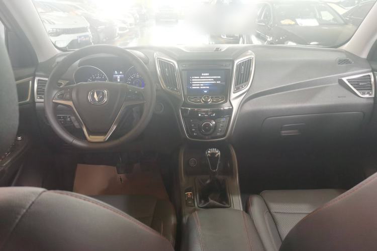 Used CHANGAN CS75 2016 1.5T Manual FENGSHANG Model Interior 3