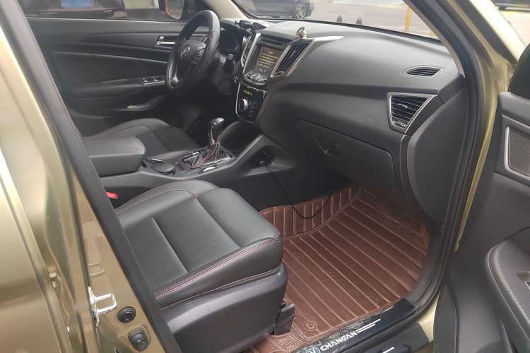Used CHANGAN CS75 2016 1.8T Automatic Elite Model China IV Standard Interior 4