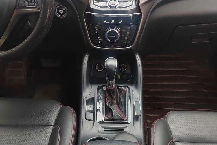 Used CHANGAN CS75 2016 1.8T Automatic Elite Model China IV Standard Interior 6