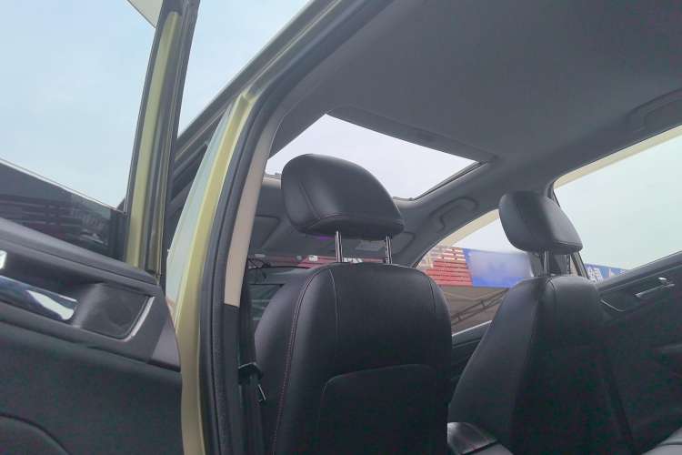 Used CHANGAN CS75 2016 1.8T Automatic Elite Model China IV Standard Interior 6
