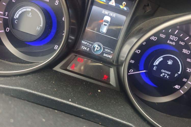 Used CHANGAN CS75 2016 1.8T Automatic Elite Model China V Standard Odometer Close Up