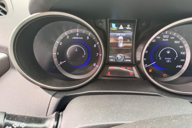 Used CHANGAN CS75 2016 1.8T Automatic Elite Model China V Standard Odometer Close Up
