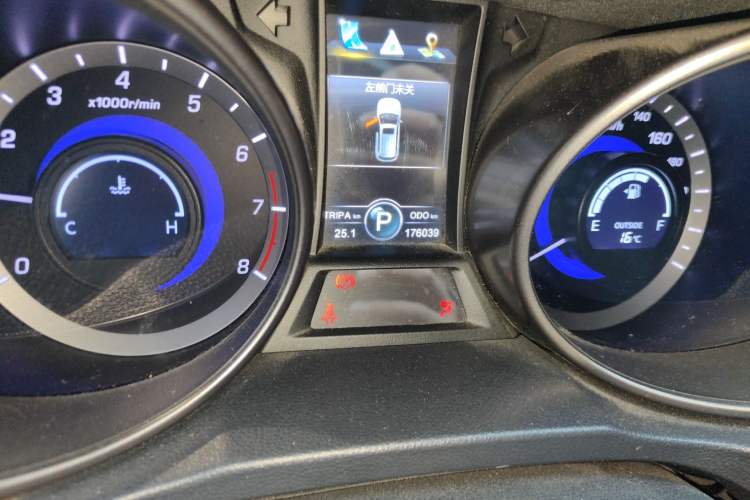 Used CHANGAN CS75 2016 1.8T Automatic Elite Model China V Standard Odometer Close Up