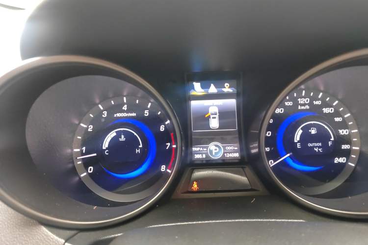 Used CHANGAN CS75 2016 1.8T Automatic Elite Model China IV Standard Odometer Close Up