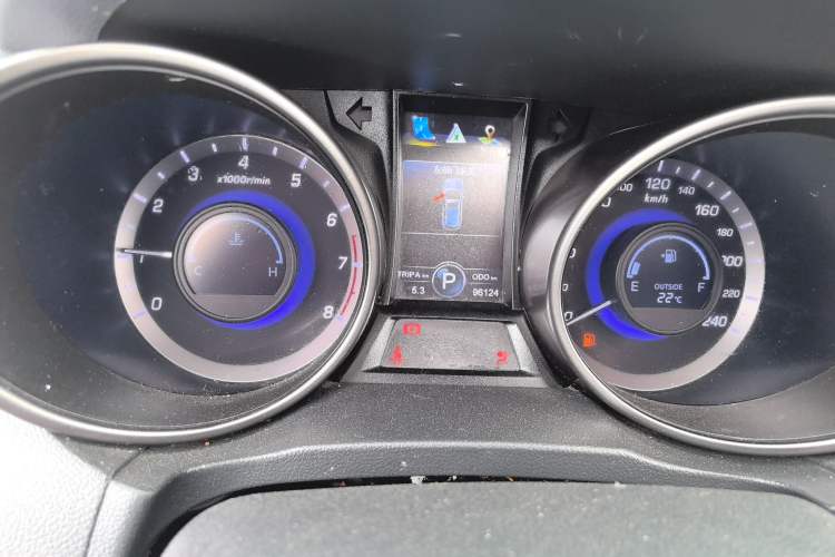 Used CHANGAN CS75 2016 1.8T Automatic Elite Model China IV Standard Odometer Close Up