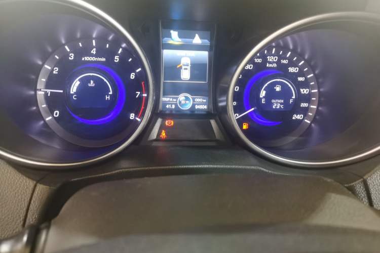 Used CHANGAN CS75 2016 1.5T Manual FENGSHANG Model Odometer Close Up