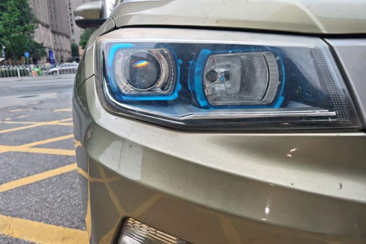 Used CHANGAN CS75 2016 1.8T Automatic Elite Model China IV Standard Right Front Headlight