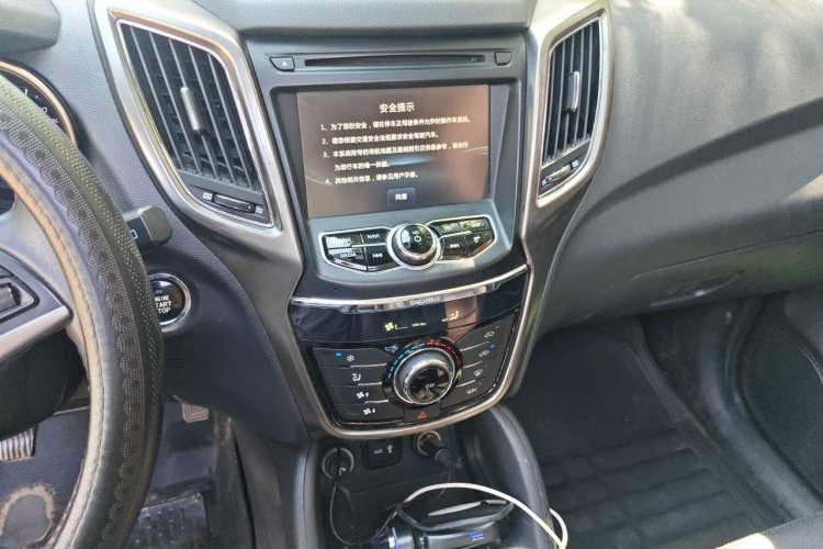 Used CHANGAN CS75 2016 2.0L Manual Luxury Version China V Standard Audio And AC Panel
