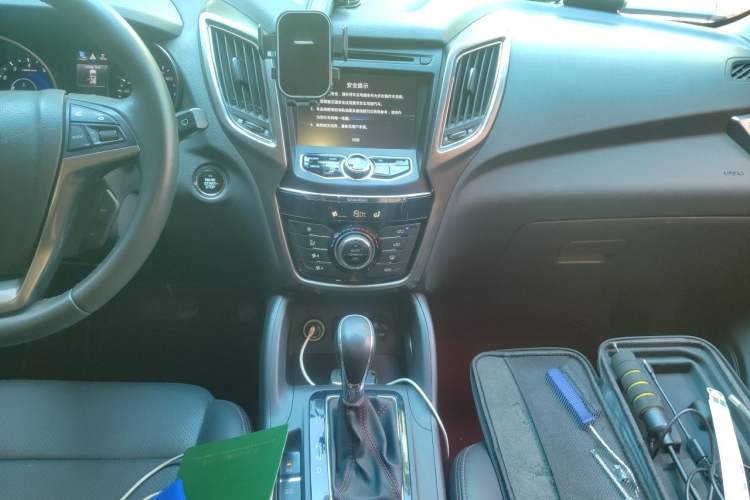 Used CHANGAN CS75 2016 1.8T Automatic Elite Model China V Standard Audio And AC Panel