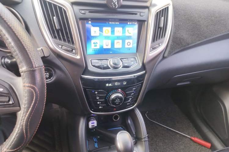 Used CHANGAN CS75 2016 1.8T Automatic Elite Model China V Standard Audio And AC Panel