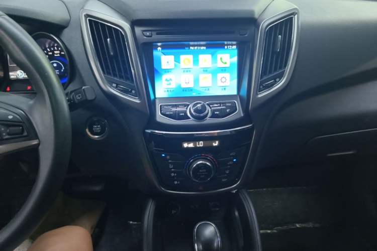 Used CHANGAN CS75 2016 1.8T Automatic Prestige Model China V Standard Audio And AC Panel