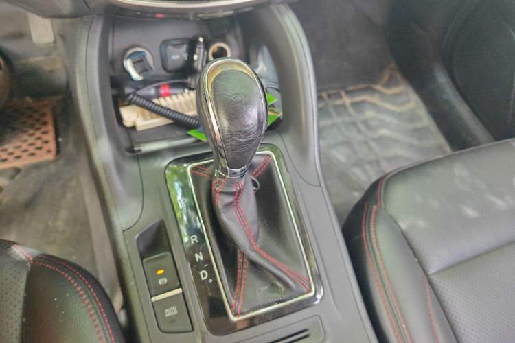 Used CHANGAN CS75 2016 1.8T Automatic Elite Model China V Standard Gear Lever
