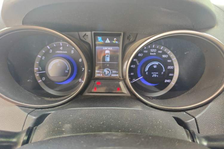 Used CHANGAN CS75 2016 1.8T Automatic Elite Model China V Standard Odometer Close Up