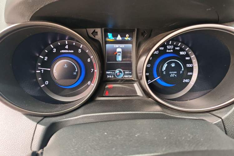 Used CHANGAN CS75 2016 2.0L Manual Luxury Version China V Standard Odometer Close Up